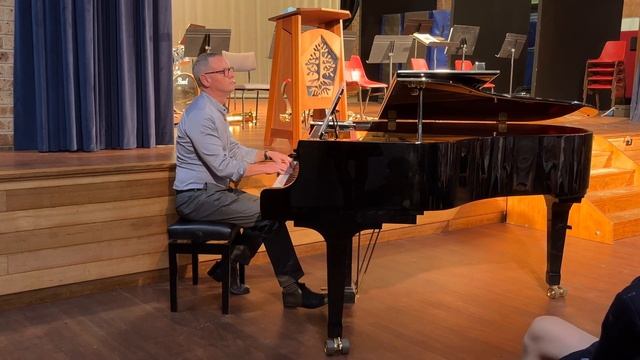 Head of Music, Ian Munns performs ‘Prelude No.1 in C Major’ from Well Tempered Clavier by J.S. Bach смотреть онлайн