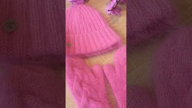 Шапка, варежки и снуд из пуха норки от @HandmadeAiF смотреть онлайн
