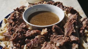 Чеченское блюдо жижиг галнаш в казане на костре.