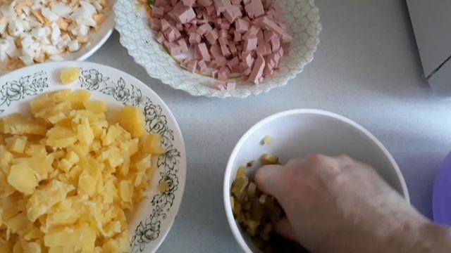 Вкусный домашний салат Оливье смотреть онлайн