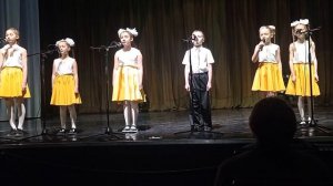 Пых пых тумба тумба самовар 🙂 Песню дети запевают на веселье нам