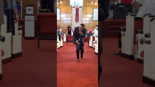 Pastor Bertrand Maurice Bailey Jr sings "How I made it" at MMBC Revival смотреть онлайн