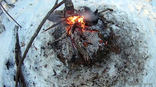 Готовка в лесу Суп из кильки в том соусе на костре смотреть онлайн