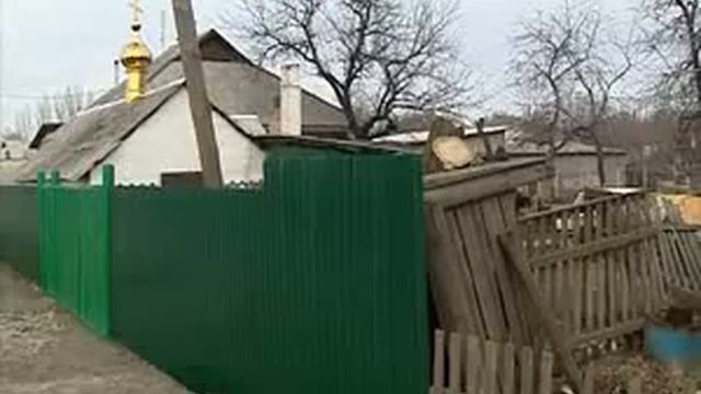 В Донецке мужчина украсил сарай куполом с крестом, и назвал это церковью смотреть онлайн