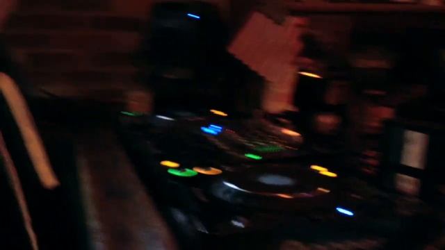 DJ Kwestion Scratching on CDJ's смотреть онлайн