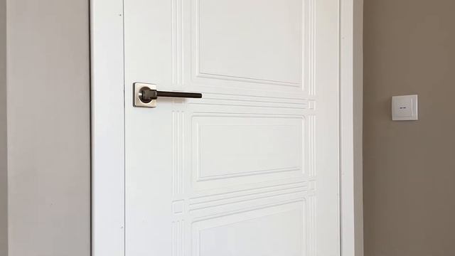 Межкомнатные белые двери "Троя" в современной квартире смотреть онлайн