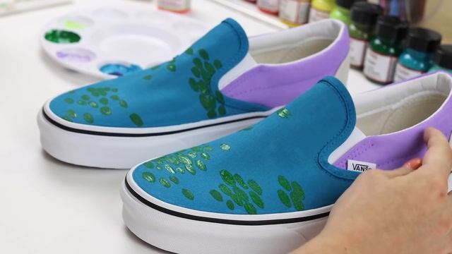 Customizing Vans Shoes as Famous Paintings?! смотреть онлайн