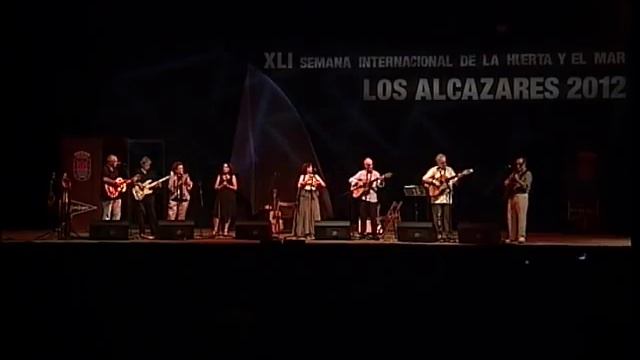 LOS ALCÁZARES CONCIERTO TRIBUTO AL CONJUNTO DE FOLK VINO TINTO смотреть онлайн