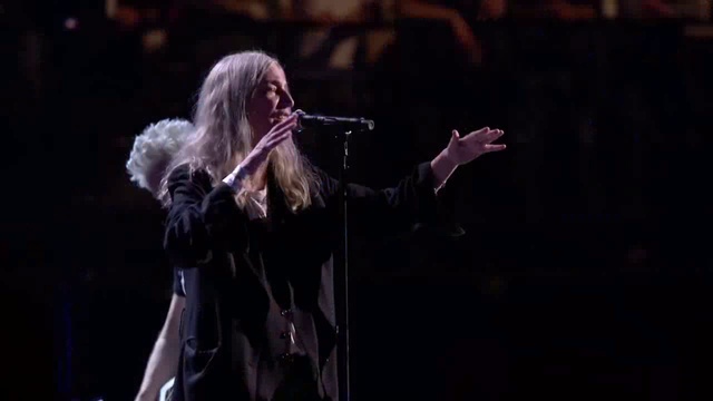 U2 & Patti Smith -People Have the Power-HD смотреть онлайн