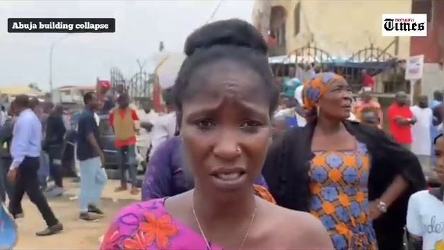 Residents react as rescue operations begin after building collapse in Garki, Abuja смотреть онлайн