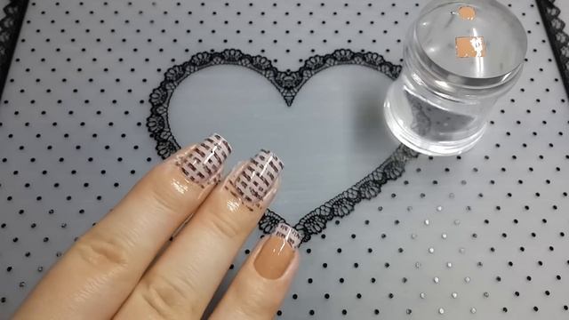 Нюдный манякурчик с реверсивным стемпингом BORN PRETTY смотреть онлайн