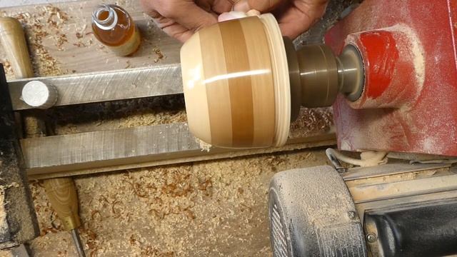 Woodturning with Liberon special pale French polish смотреть онлайн