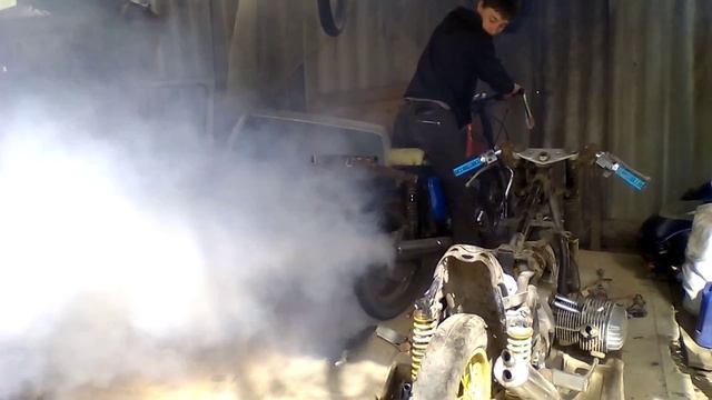 ИЖ жжет резину, бернаут на Иж смотреть онлайн