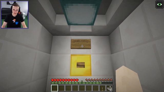 ШКОЛА ЗАХВАТИЛА СВОЕГО УЧЕНИКА В МАЙНКРАФТ смотреть онлайн