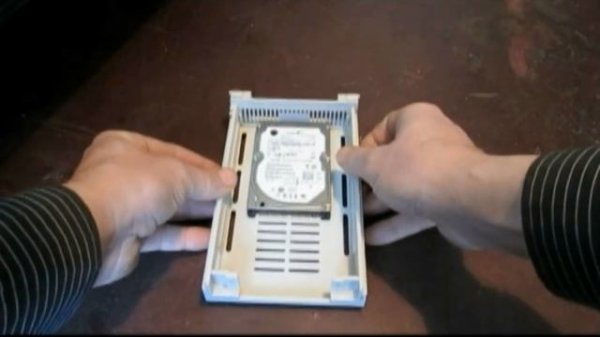 установка HDD 2.5 в IDE Mobile Rack.