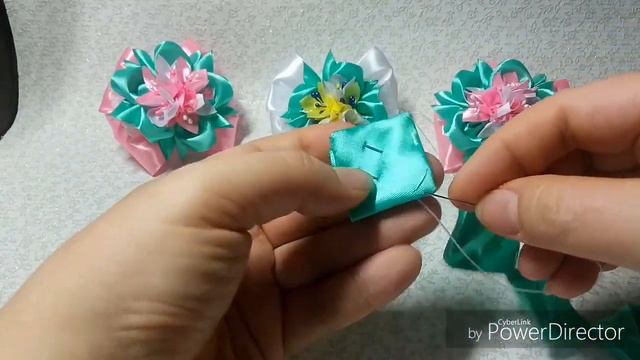 Нежные бантики с маленьким букетиком. Канзаши. Kanzashi. смотреть онлайн