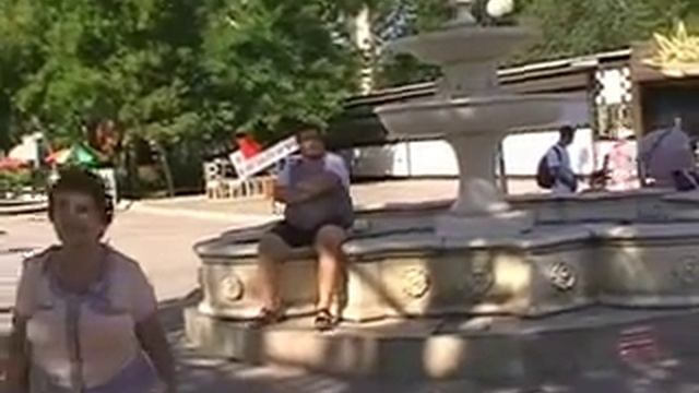 Центральная ул. фРУНЗЕ  у городского пляжа в Евпатории.