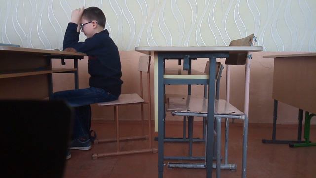 Разплакался на уроке и поставили 2 смотреть онлайн
