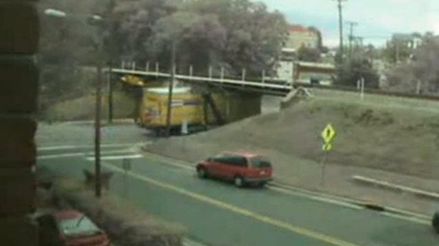 Мост глупости (низкий мост). Газель не проедет.