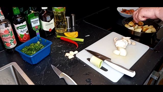Готовим тушенную свинину с картошкой/быстро готовим перед приходом гостей смотреть онлайн