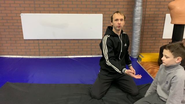 Стойка на голове - помощь-страховка смотреть онлайн