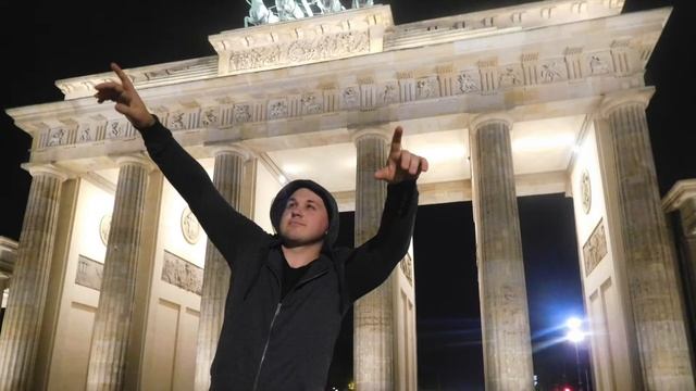 Бранденбу́ргские воро́та . Красоты Берлина смотреть онлайн