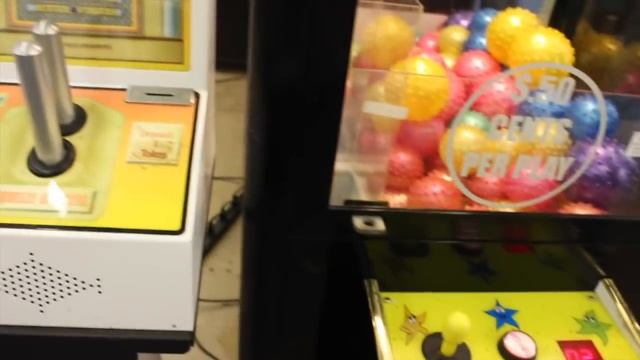 PLAYING EVERY GAME AT CLAW KICKER'S ARCADE! смотреть онлайн
