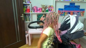 ЛЕРА хочет быть МАЛЕНЬКОЙ Маргарита ЖАДНИЧАЕТ Не поделили коляску