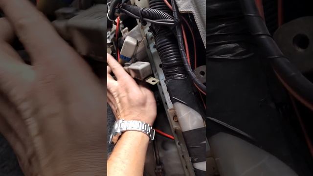 Митсубиси Фусо Файтер/ Mitsubishi Fuso Fighter 2002 г. в. двигатель 6М61. Замена радиатора печки. смотреть онлайн