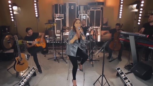 Ebru Gündeş - Saygılarımla (Akustik Canlı Performans)
