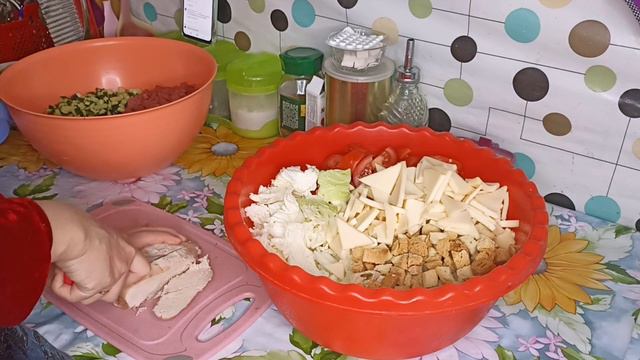 ВКУСНЕЙШИЙ САЛАТ НА ПРАЗДНИЧНЫЙ СТОЛ . смотреть онлайн