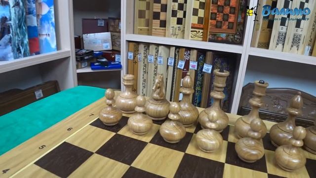 Шахматы Вудгейм, фигуры из дуба, нескладная доска дуб смотреть онлайн