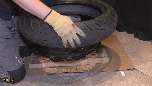 How to change a motor bike tyre on a big adventure bike смотреть онлайн