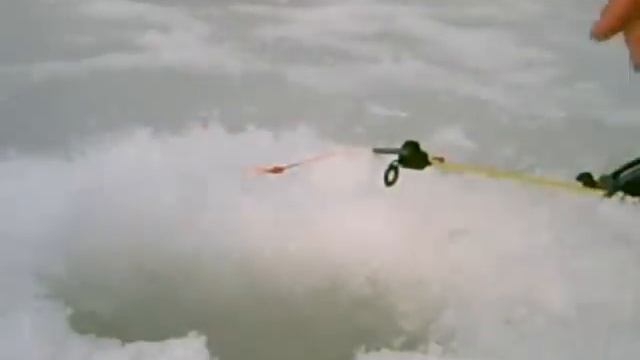 Рыбалка-последний лед.wmv смотреть онлайн