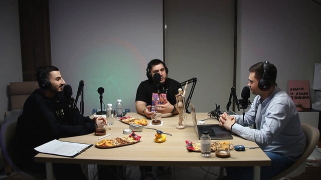 Руслан Беретарь: стоматологические приметы, онлайн-образование и нейросети (Fast Food Podcast #1) смотреть онлайн