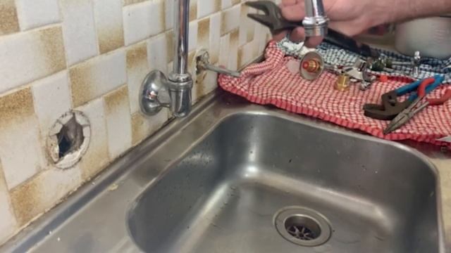 HOW TO Install 1/4 turn or 3/4 turn ceramic disc taps QUICK and EASY! смотреть онлайн