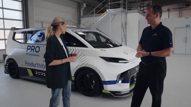 Ford Pro Electric SuperVan: Technology and Design смотреть онлайн
