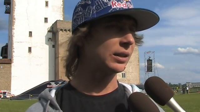 В Нарвском замке летали мотоциклы смотреть онлайн