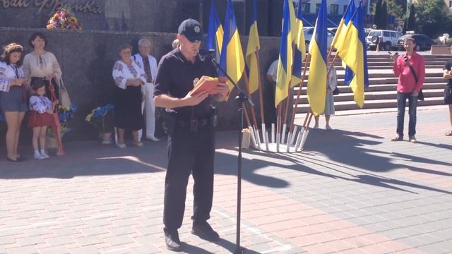 Поліцейський читає вірш Франка смотреть онлайн