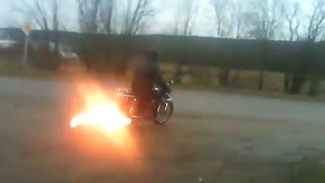 Вот что будет если залить бензин в глушитель мопеда альфа смотреть онлайн