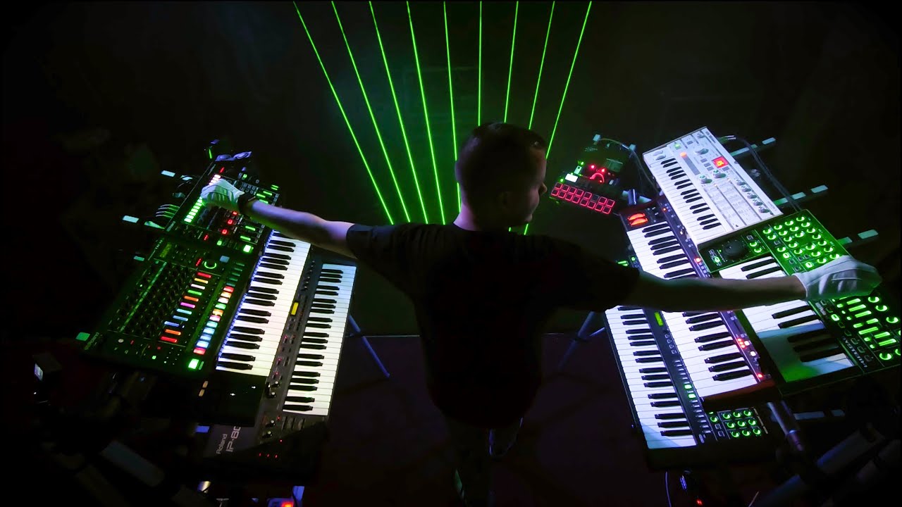 Мадис - Несущий огонь (Живое выступление с лазерной арфой)