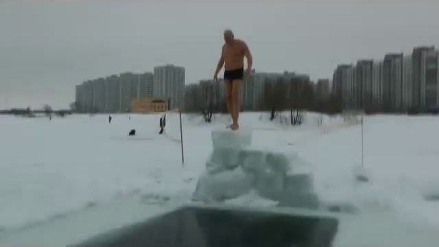 ice jumping моржи купчино 29-01-2011 ilya boldyrev Купчинские карьеры смотреть онлайн