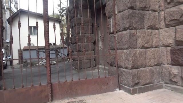 За фасадом "сталинок" смотреть онлайн