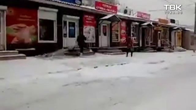 Снег блокировал дороги Красноярска (видео 2) смотреть онлайн