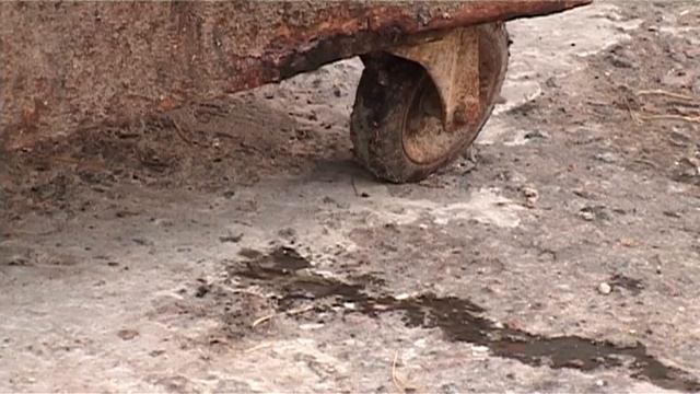 Жители Ахунской, 9 задыхаются от запаха нечистот в подъезде смотреть онлайн