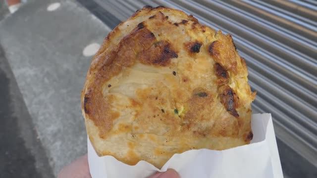 Пирожки с яйцом по-Тайваньски смотреть онлайн