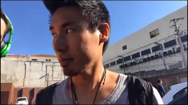 Парень поет despacito на публике реакция людей просто СУПЕР! смотреть онлайн