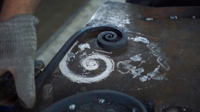 Создание кованого барашка. Ковка завитков в кузнице. Уроки художественной ковки