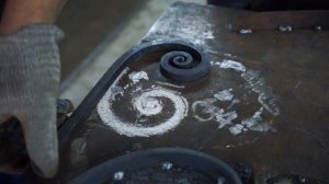 Создание кованого барашка. Ковка завитков в кузнице. Уроки художественной ковки