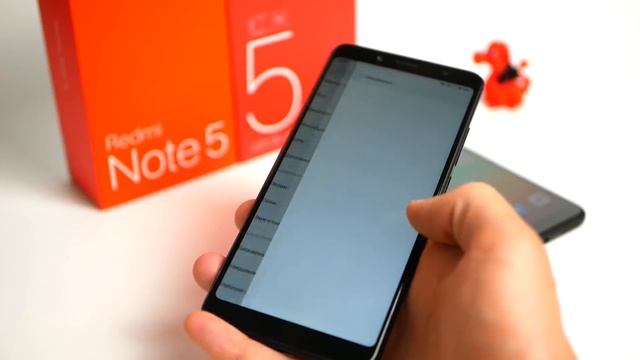 Xiaomi Redmi Note 5 против Redmi 5 Plus – стоит ли переплачивать? смотреть онлайн
